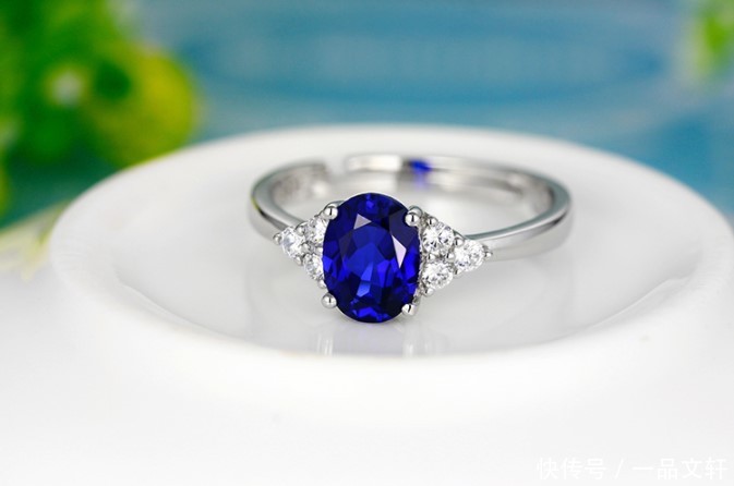 红蓝绿宝石配什么珍珠好看 t01b022e900126ade66.jpg