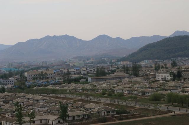 朝鲜旅游探访朝鲜普通百姓民宅，带给你穿越时空的错觉