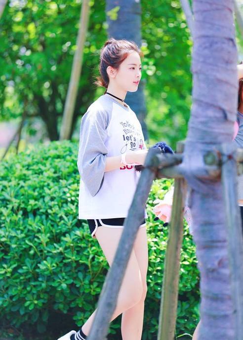 《创造101》村花妹妹杨超越人气排第三,直男们