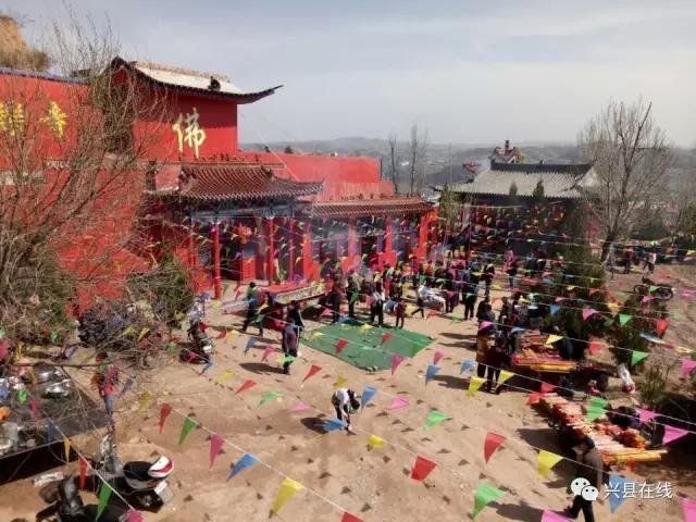 兴县南山极乐寺娘娘庙会盛况空前