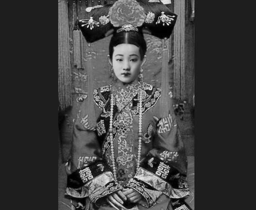 珍妃照片那么美,光绪皇帝一生最宠爱她为何却没有好下场?