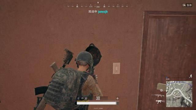 绝地求生:屁股平底锅不少,头戴平底锅你见过吗,网友直呼辣眼睛