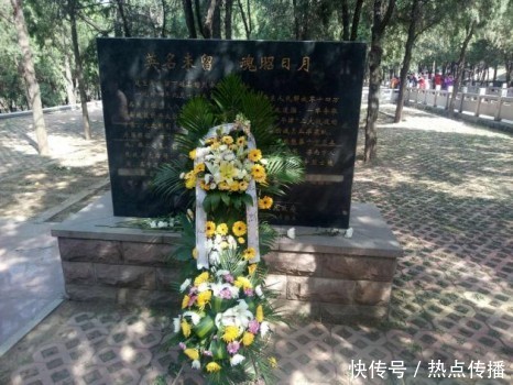 中国大学生志愿者网组织缅怀革命先烈 牢记历