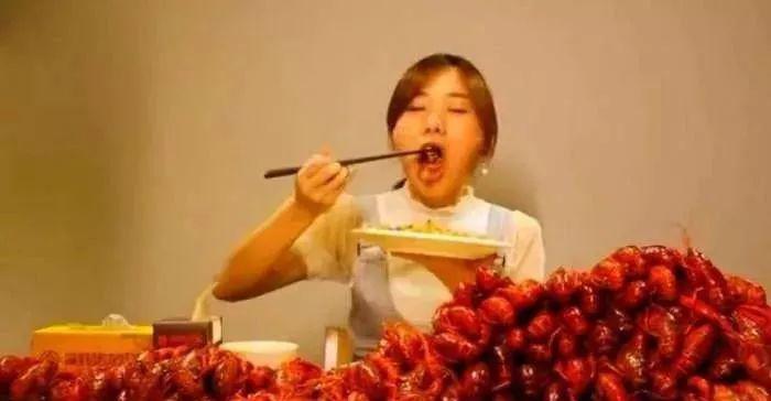 吃播网红真那么有钱吗?不是鲍鱼就是龙虾,揭穿