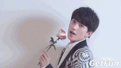 杨洋代言高奢眼镜,戴墨镜似瞎子的他咋被选上的?