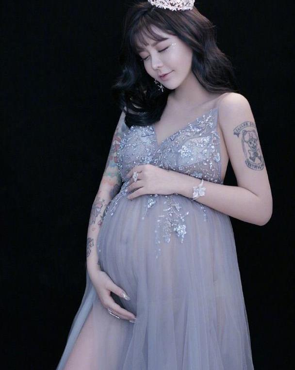 活到老整到老的韩安冉直播生子,素颜面对镜头