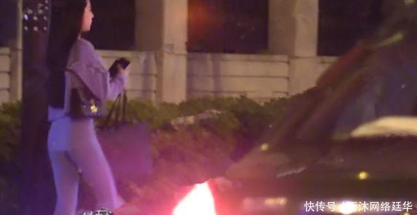 李亚鹏被曝和神秘长相约,女生女子清纯,深夜手机游戏女方的拿图片