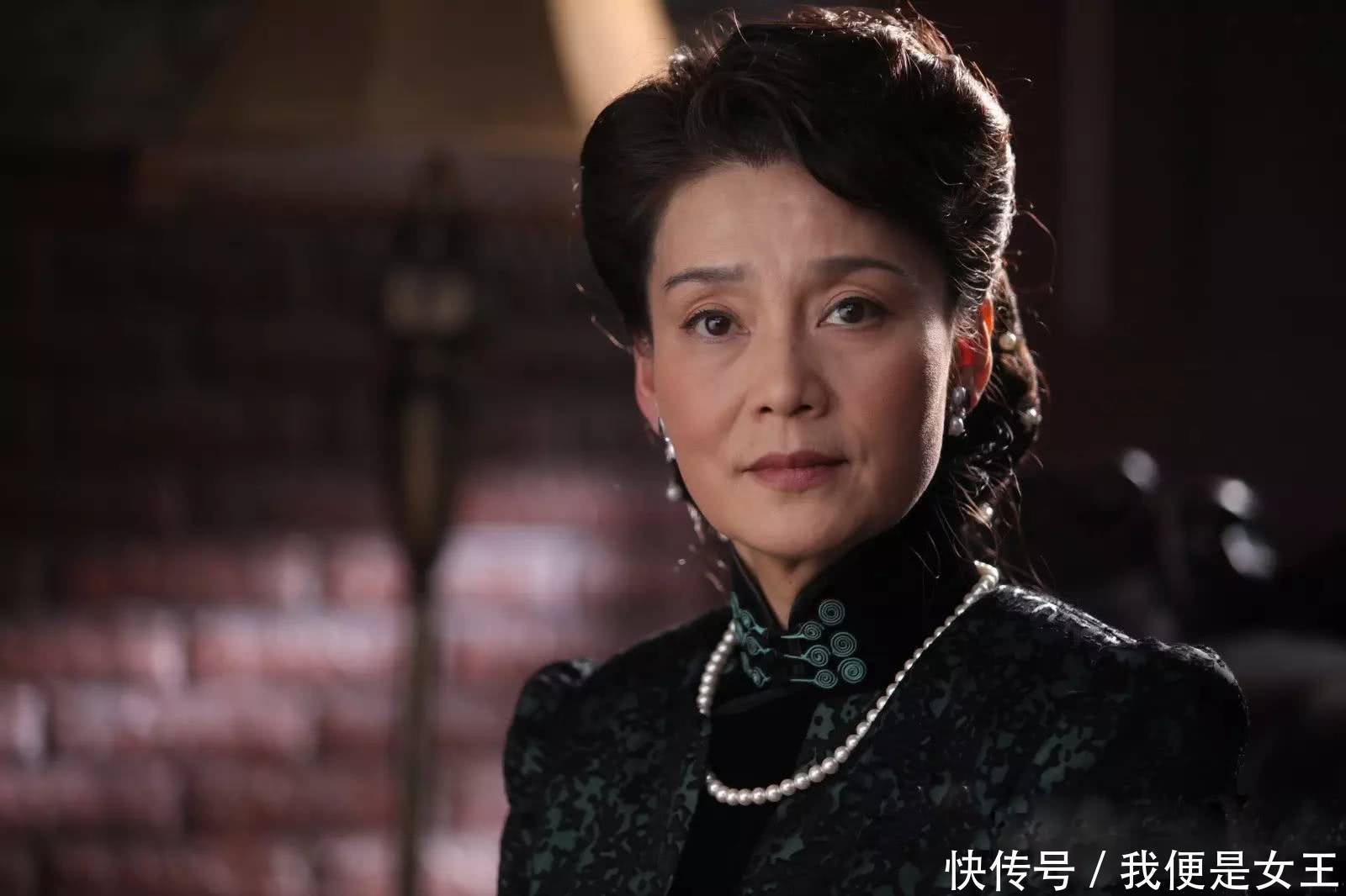 影后潘虹,离婚后与主持人王小丫恋爱,今71岁孤身一人