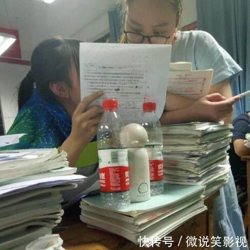 学生上课突然问老师问题,原来是在掩盖罪行
