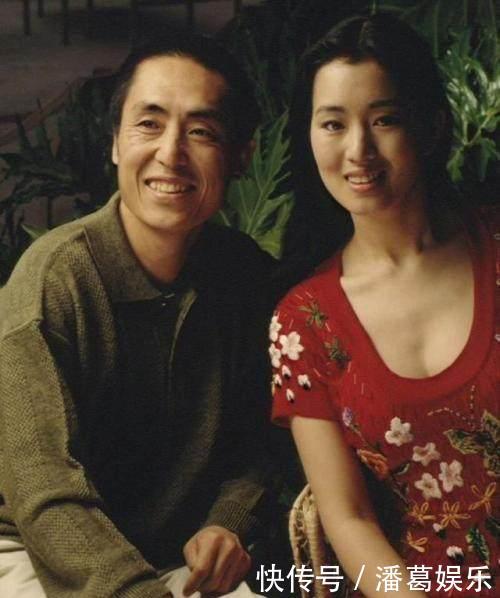 20岁给张艺谋生子,12年相夫教子却被抛弃,女儿