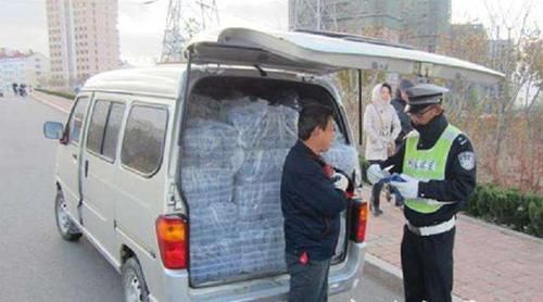 面包车可以拉货吗