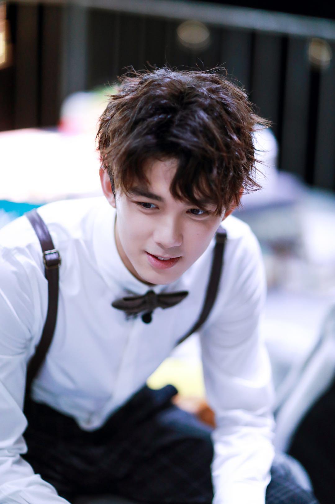 《我是大侦探》吴磊这期再当侦探,这期的发型