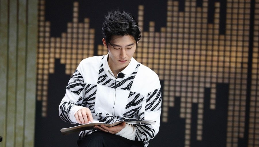 窦骁何超莲恋情曝光,两人官宣文案太简单,一看