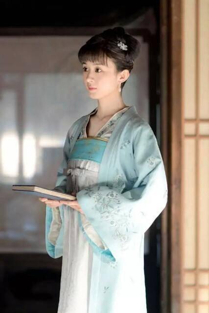 杨幂赵丽颖撞档播出,流量女王pk演技派小花,谁