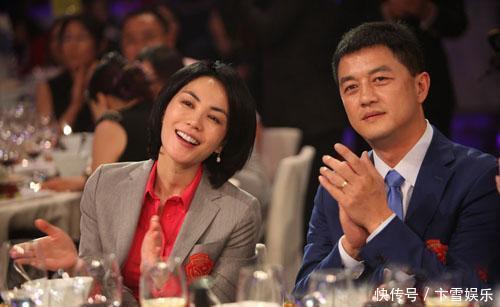 李亚鹏疑似新恋情曝光,被曝与女友已领证?前妻