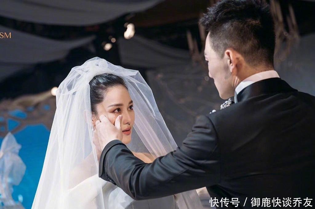 张馨予伴娘发文晒合照, 回忆初见新郎 何捷任由