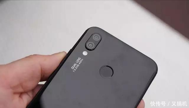 华为Nova3e真机抢先看:后置竖排双摄+刘海屏