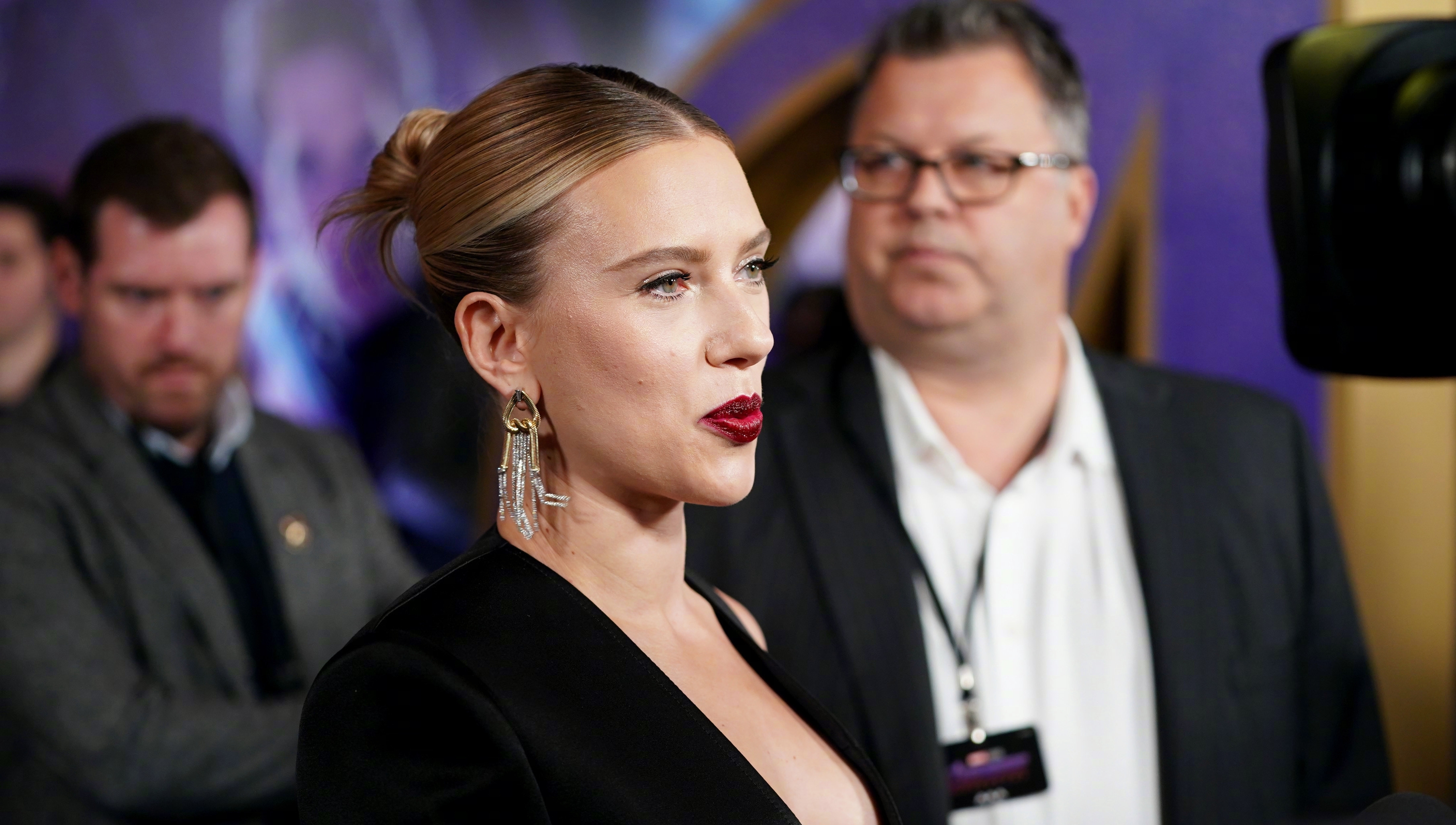 黑寡妇开领上衣秀身材,复联4见面会与雷神蚁人