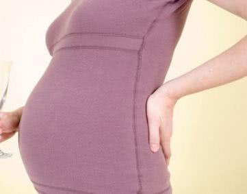 生下儿子从产房出来，老公却对我一顿打骂，还要跟我离婚