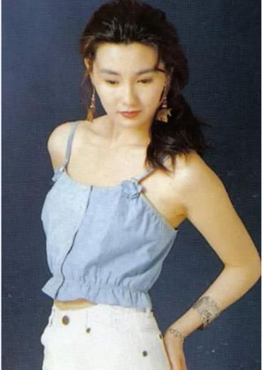 蔡徐坤的渔网、唐嫣的露脐装，我们爸妈在90年代就穿过了！