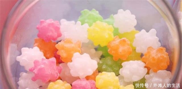 学霸VS学渣书包中的零食,小学生看到图三,口水