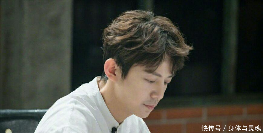 韩雪表演失误, 何炅的机智圆场获网友点赞