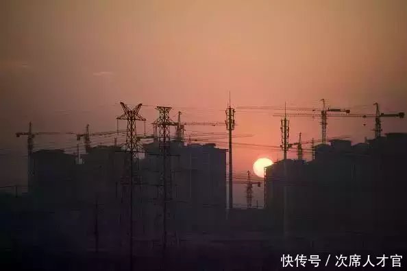 三四线城市炒房客亏了,开发商赚了,新房市场火