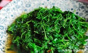 自制酒香草头和蒜蓉空心菜,营养美味,色泽鲜艳,是家常的下饭菜 888真人娱乐全讯网
