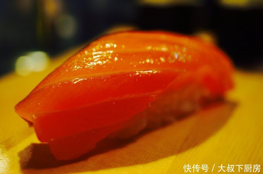 为何高级日料店很少卖生鲑鱼?寿司之神:因为这