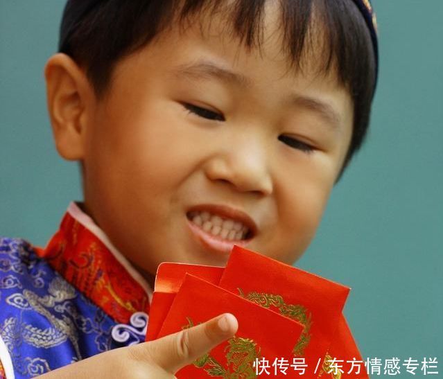 大年初二带孩子回娘家,大嫂避开我偷偷给儿子红包,我感觉中了奖