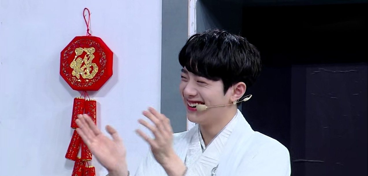 《快乐大本营》王菊跳舞时,许凯表情管理失败