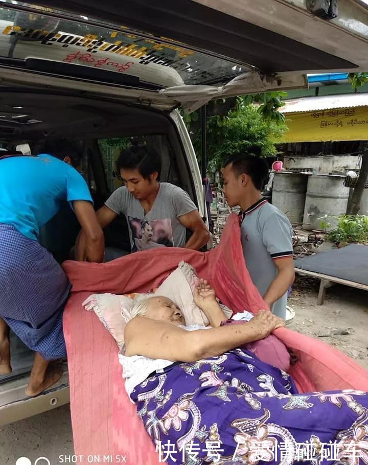 良心何在瓦城不孝子狠心将84岁老母弃在路边