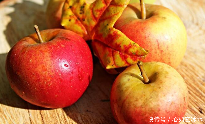 女人晚上不吃大米面食,吃3种主食,3种水果,一个