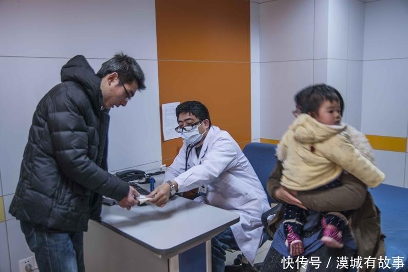 妻子在医院给孩子喂奶,我感到丢人骂了一句,回