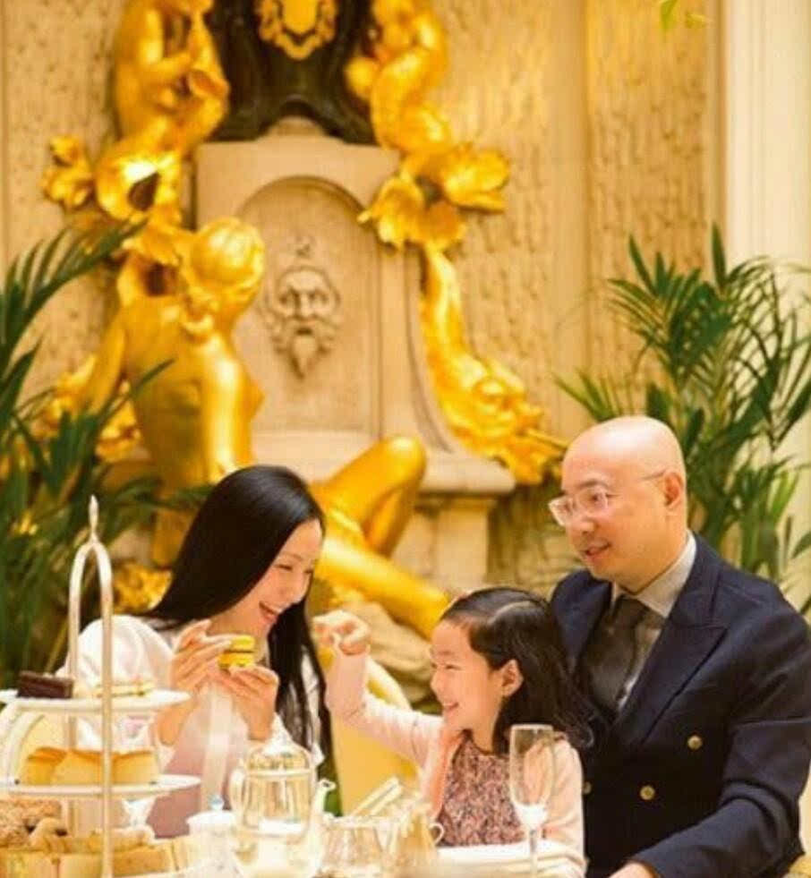 导演的家不一般：冯小刚仅挂饰就价值千万，而他的四合院更是壕气