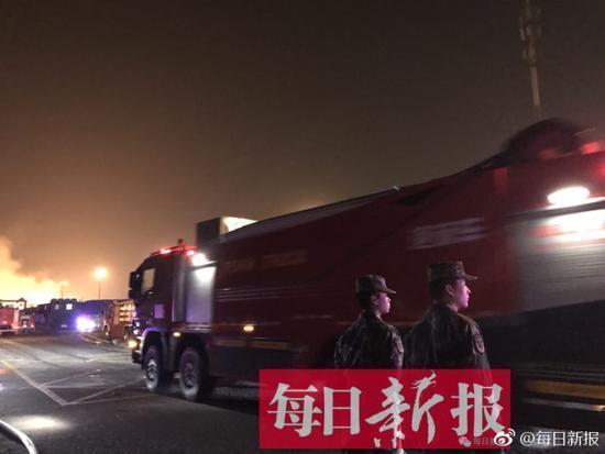 天津港發生火災最新現場圖曝光:火情已控制 火災原因是什么?