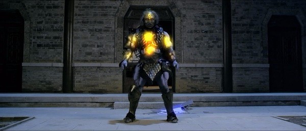 钱小豪斗不过金甲僵尸,最后召唤出已故师傅林