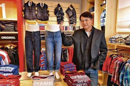 前亚视力捧小生林祖辉转战商界今坐拥六间店铺，曾仗义相助黄子华！