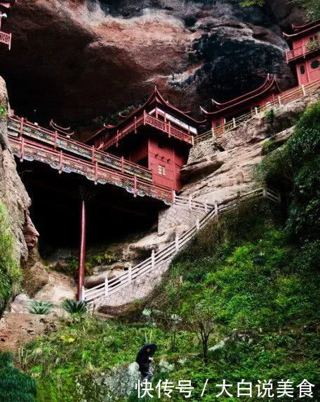 福建悬空寺，距今已有800多年，名气不大游客不多！