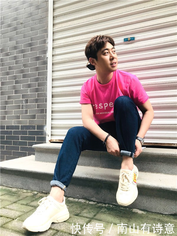 男友视角看女友跪着 t01c2a88f9bcd023350.jpg