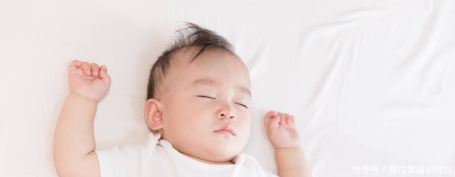 三四个月的宝宝睡觉总是摇头, 难道是缺钙 其中