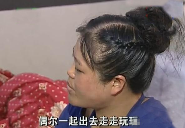 丈夫双腿摔断后，妻子带了一个男人回家，妻子：替你分担一下