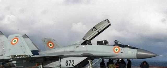 中国首艘国产航母山东号于海军节下水,继辽宁