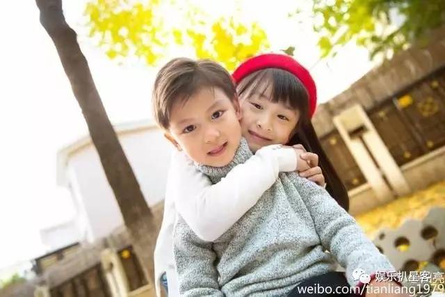 奥莉当姐姐Kimi当哥哥 星二代的弟弟妹妹也超萌