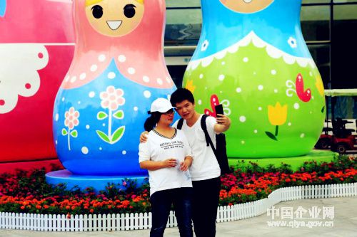 \"五一\"首日,深圳世界之窗有3万游客体验俄罗斯风情之旅