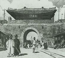 敦义门(韩文:)原位于朝鲜王朝首都汉阳(今韩国首都首尔市)的一座城门