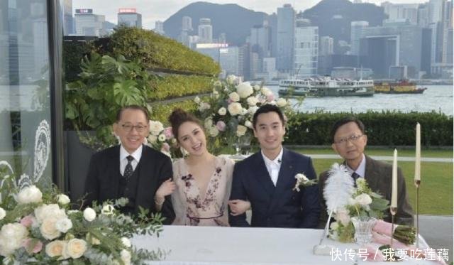 阿娇领证现场曝光,穿粉色婚纱同新郎深情拥吻