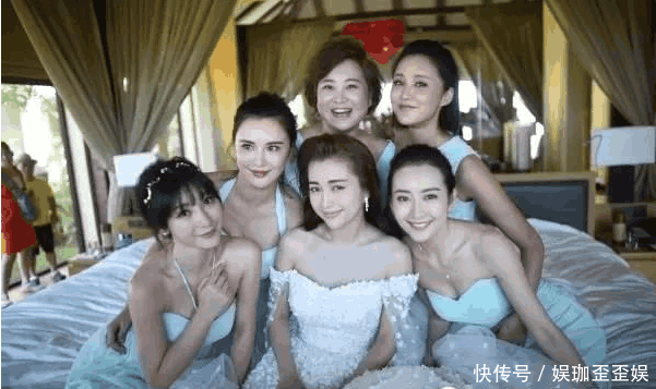 颖儿大婚柳岩被骂伴娘服太抢风头, 网友:那是你