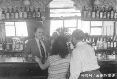 30年代上海滩外国酒吧老照片,陪酒女郎专为外国人服务