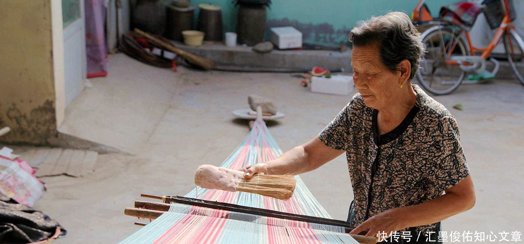 农村80岁老人巧手织棉布,她说治好10多年的颈